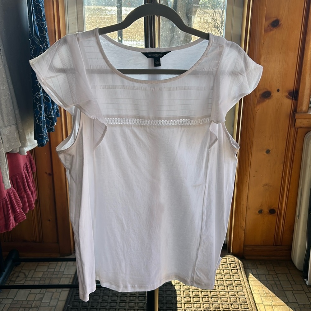 4/$16 Banana Republic Top L